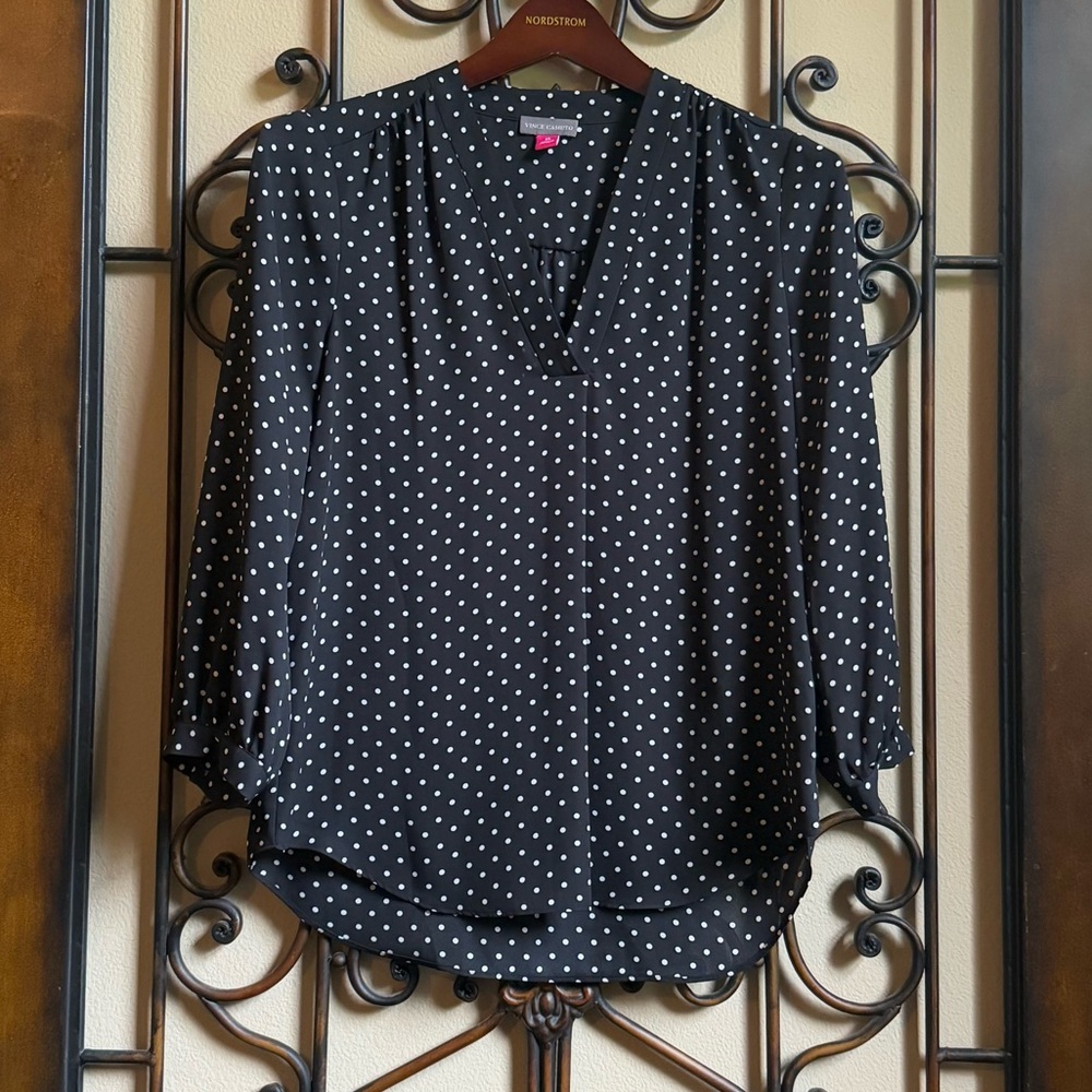 LIKE NEW Vince Camuto Blouse Size XS